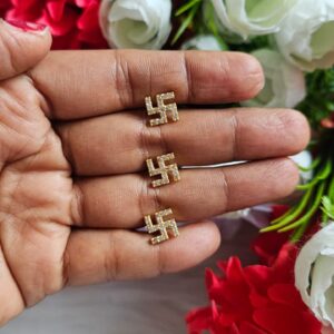 Lekshmi Swastik Nosepin